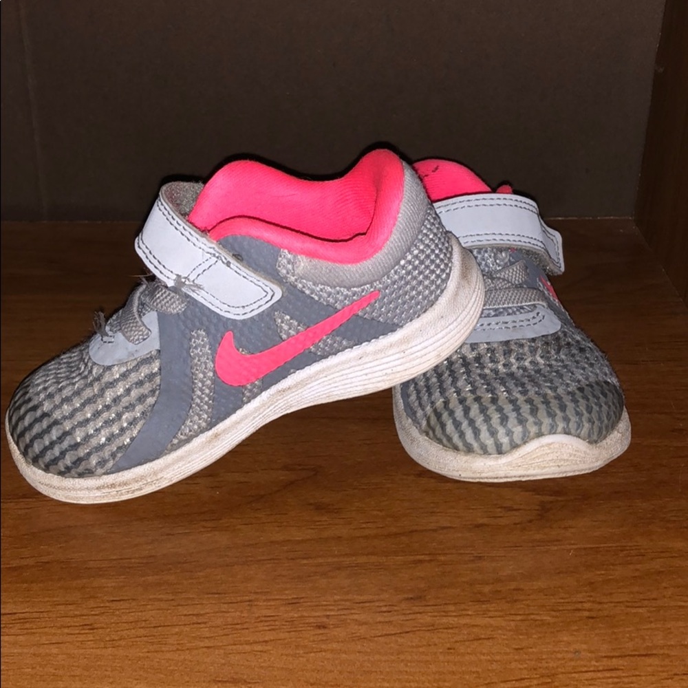 Toddler size 5 Nike shoes